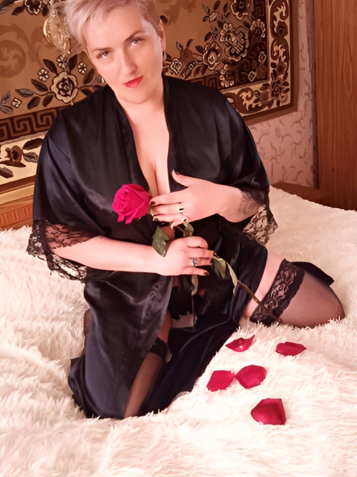 Далия привлекальеная девушка из Новотроицк цена от 2000 руб