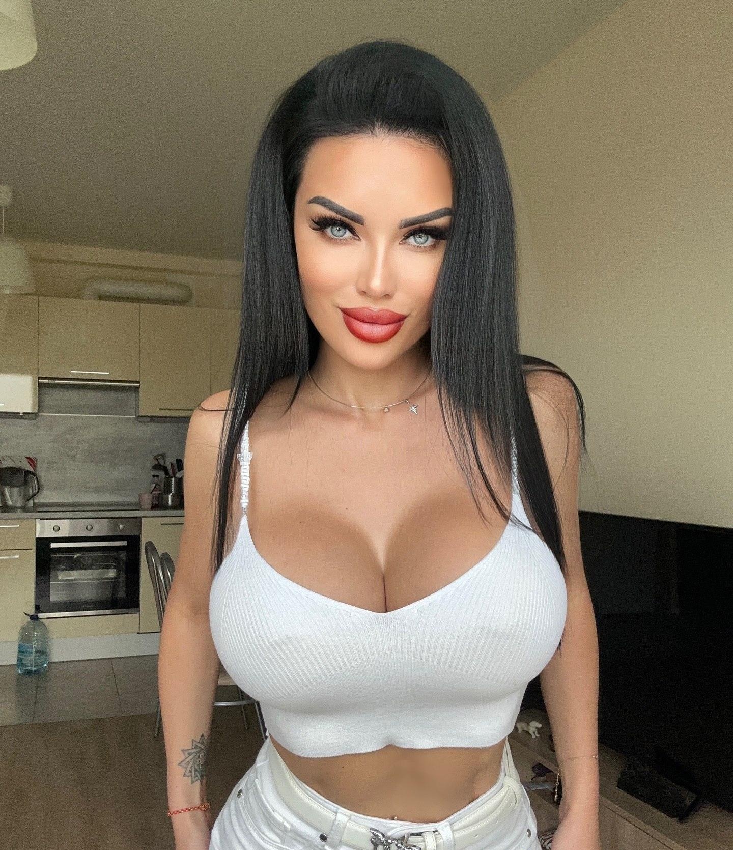 Оксана привлекальеная девушка из Новотроицк цена от 6000 руб