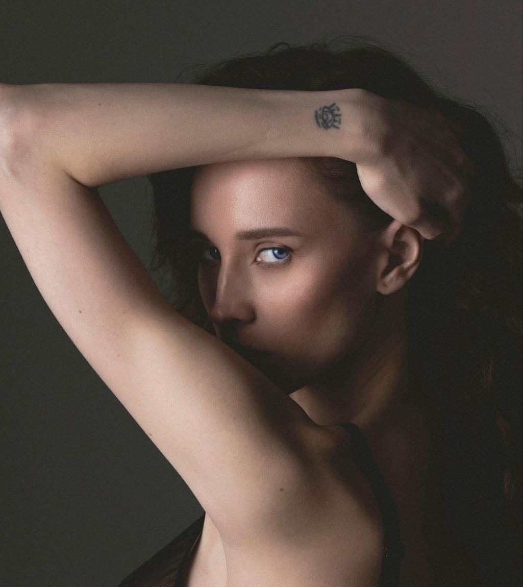 Александра привлекальеная девушка из Новотроицк цена от 10000 руб