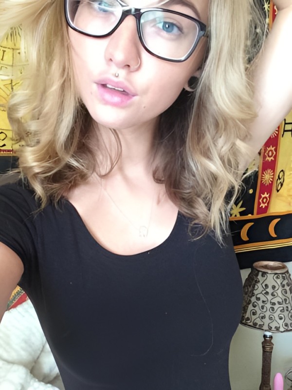 Ася привлекательная девушка из Новотроицк цена от 3000 руб