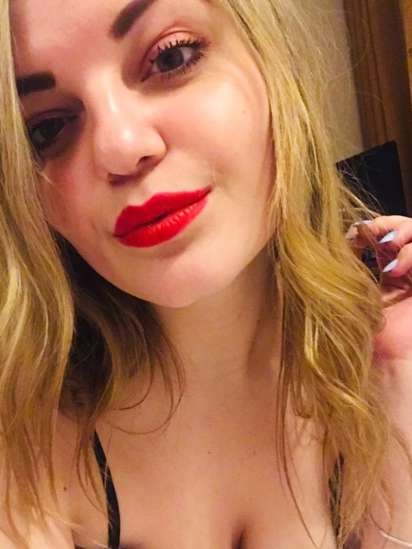 Надежда привлекательная девушка из Новотроицк цена от 3500 руб