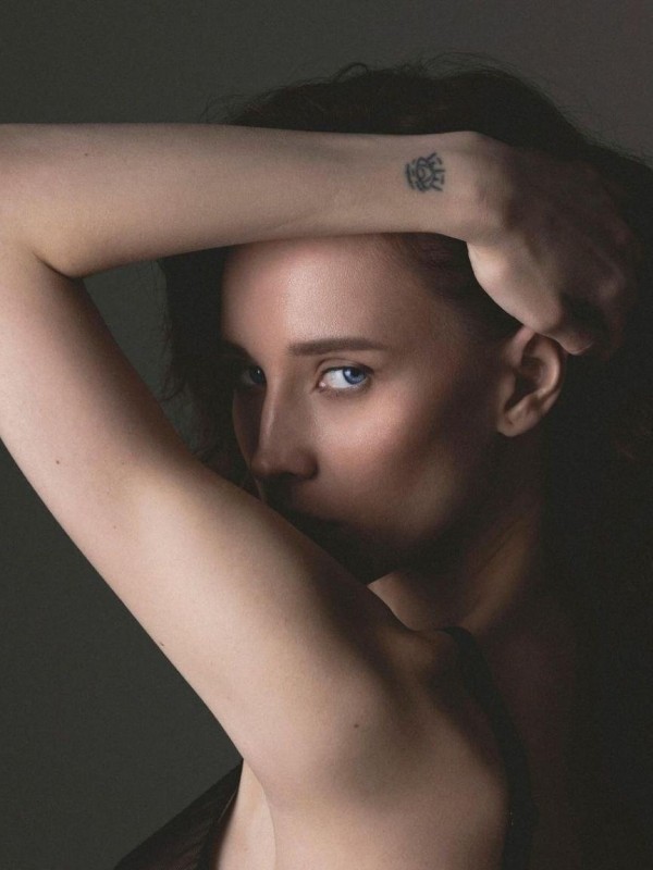 Александра привлекательная девушка из Новотроицк цена от 10000 руб